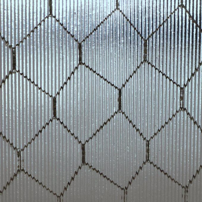 Ribbed chicken wire glass